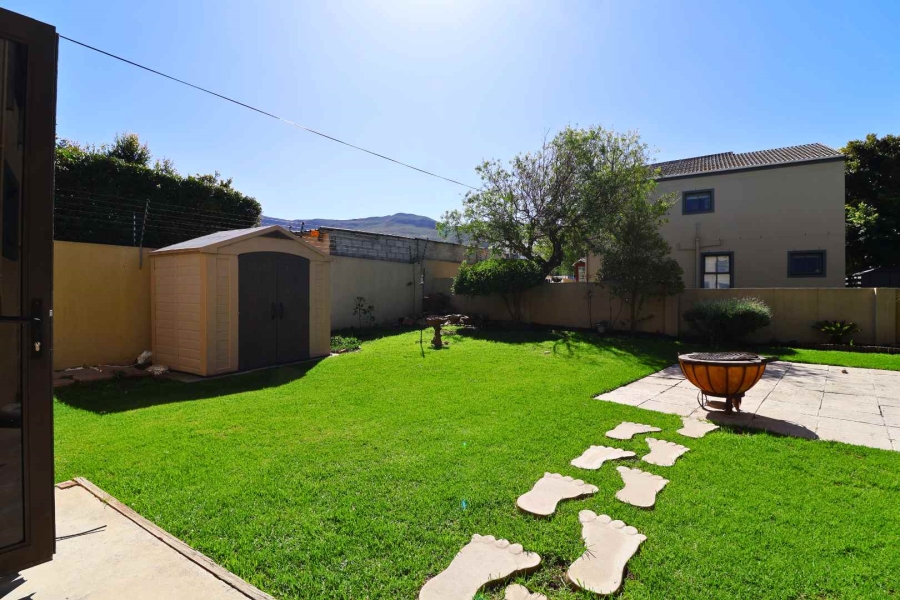 4 Bedroom Property for Sale in Sandbaai Western Cape